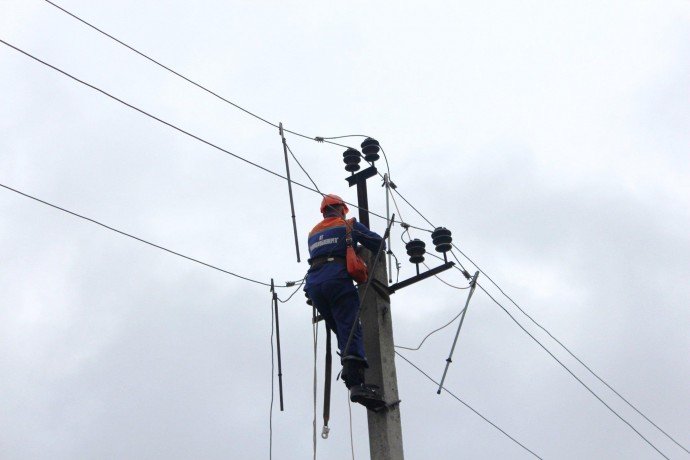 Через буревій 22 населених пункти на Вінниччині залишилися без електрики
