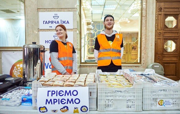 На майже 100 залізничних вокзалах відновили роботу «Пункти незламності» 