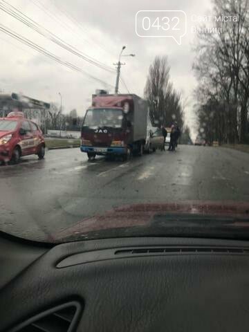 В Виннице возле налоговой произошло тройное ДТП (фото), фото-1 В Виннице возле налоговой произошло тройное ДТП (фото), фото-1