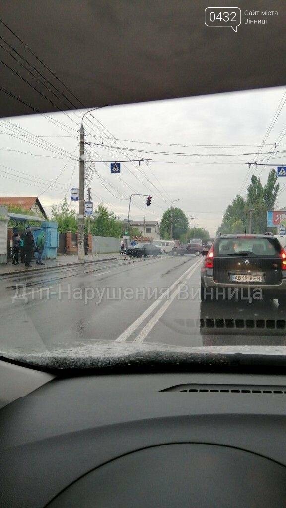 В Виннице на Киевской грузовик столкнулся с двумя легковушками (Фото)