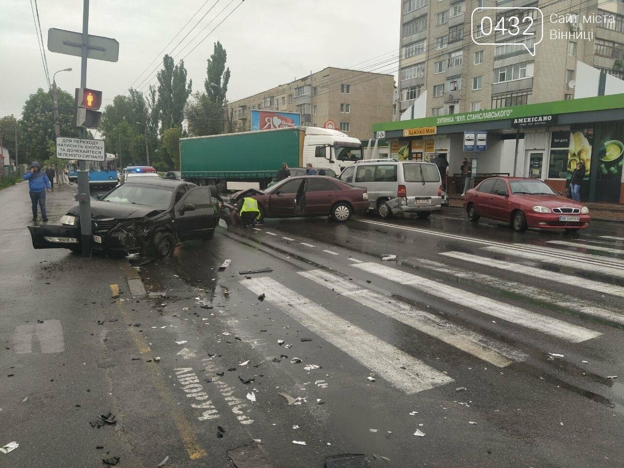 В Виннице на Киевской грузовик столкнулся с двумя легковушками (Фото)