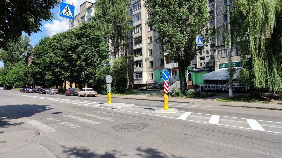 У Вінниці по вулиці Янгеля встановили острівець безпеки, фото-3