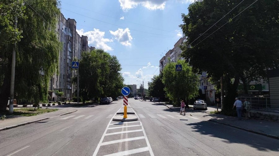 У Вінниці по вулиці Янгеля встановили острівець безпеки, фото-2