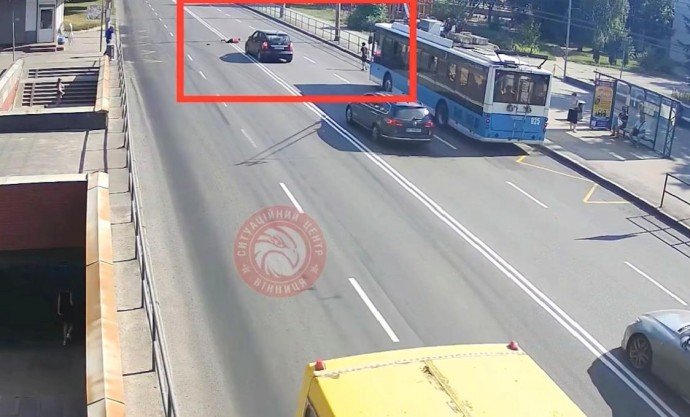 Двоє дітей вибігли на дорогу у Вінниці та потрапили під колеса автомобіля Honda