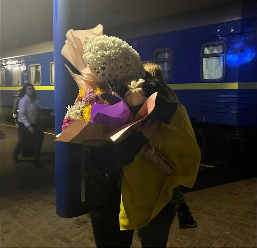 У Вінниці зустріли військову медикиню, яка пережила російський полон і перебувала на реабілітації