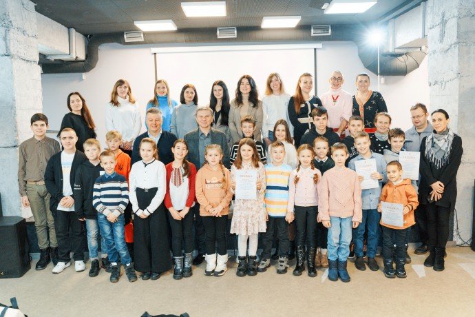 Майже мільйон гривень для ЗСУ зібрали юні діти-волонтери з Вінниці
