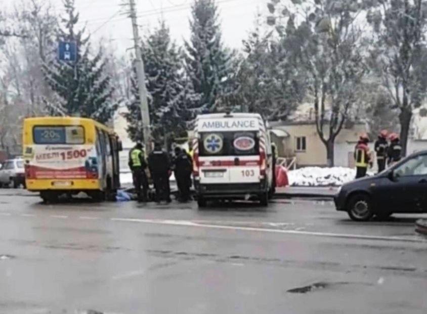Мотоцикліст зіткнувся з маршруткою у Вінниці. Хлопець загинув, 16-річна пасажирка - госпіталізована