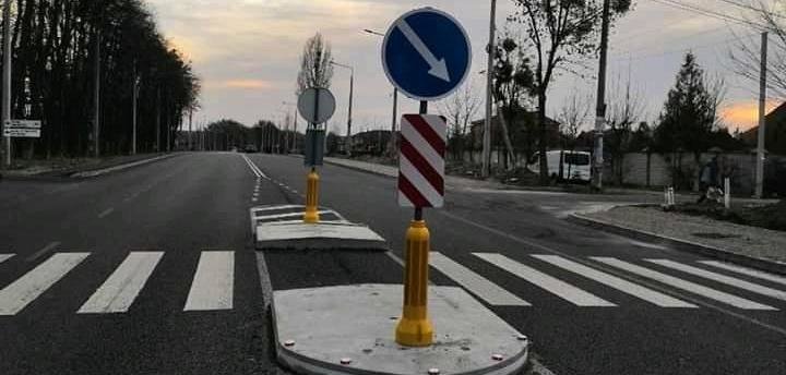 В Виннице начали устраивать новые островки безопасности на Гниванск... В Виннице начали устраивать новые островки безопасности на Гниванском шоссе, Постников Николай