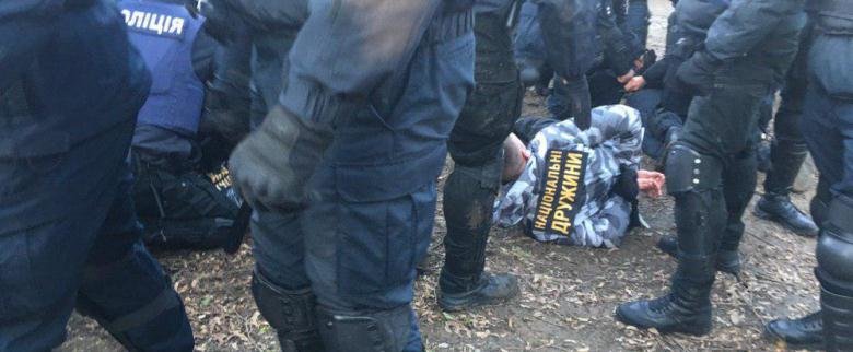 В Виннице на митинге Порошенко силовики избили и задержали представ... В Виннице на митинге Порошенко силовики избили и задержали представителей НК и НД, Постников Николай