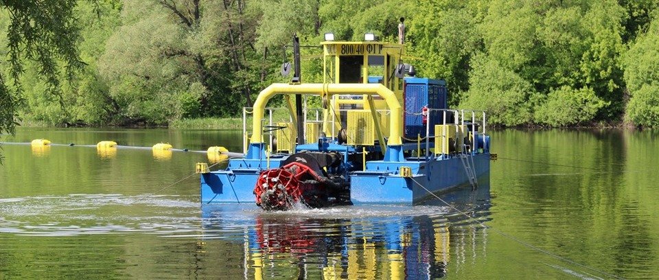 В Виннице спустили на воду земснаряд стоимостью 6 миллионов гривен В Виннице спустили на воду земснаряд стоимостью 6 миллионов гривен, Постников Николай