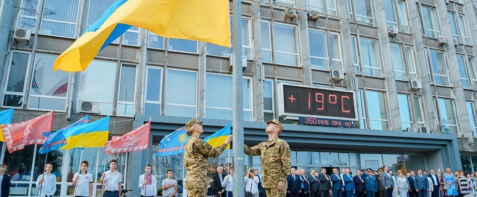 В Виннице торжественно подняли Государственный Флаг Украины (фото) В Виннице торжественно подняли Государственный Флаг Украины (фото)