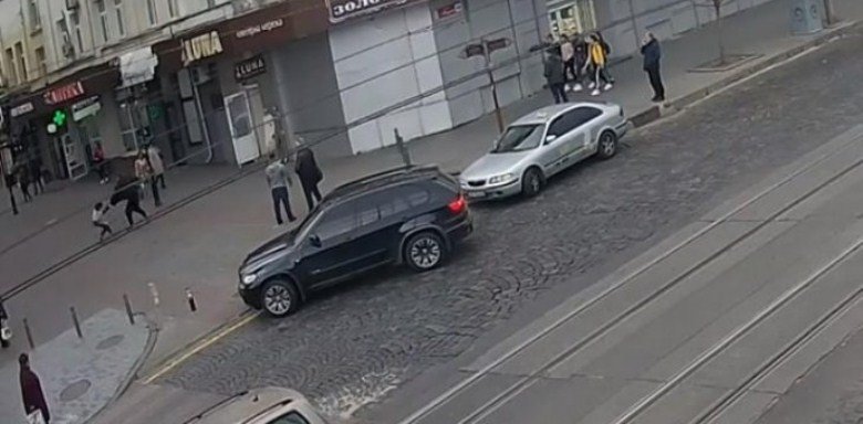 В Виннице разыскали водителя, который на Соборной с кулаками бросил... В Виннице разыскали водителя, который на Соборной с кулаками бросился на пешехода, Постников Николай