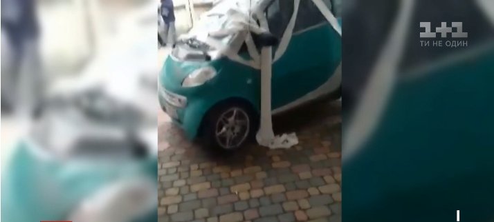 В Виннице машину автохама обмотали туалетной бумагой В Виннице машину автохама обмотали туалетной бумагой, Постников Николай