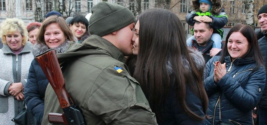 Военные и признания в любви. В Виннице нацгвардейцы присягнули на в... Военные и признания в любви. В Виннице нацгвардейцы присягнули на верность Украине, Постников Николай