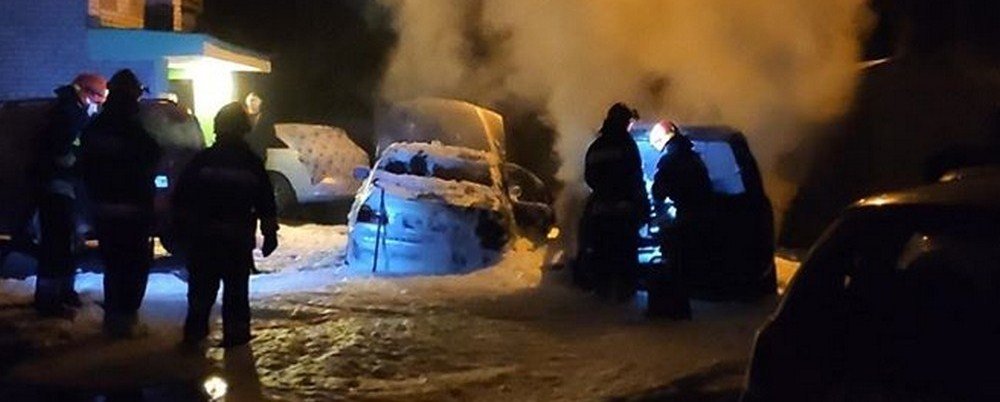 Загадочный ночной пожар: в Виннице горели четыре авто Загадочный ночной пожар: в Виннице горели четыре авто