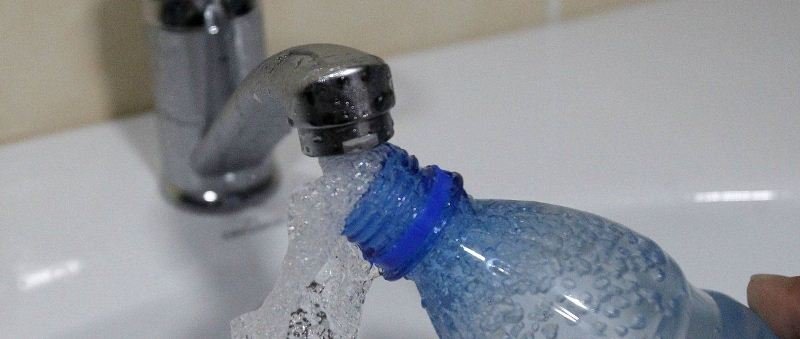 В Виннице проверяют воду из-под кранов и в колодцах В Виннице проверяют воду из-под кранов и в колодцах