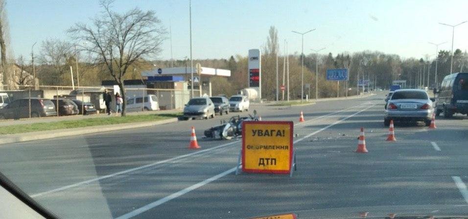 ДТП в Виннице: на Юности столкнулись мотоцикл и Jaguar (фото) ДТП в Виннице: на Юности столкнулись мотоцикл и Jaguar (фото)