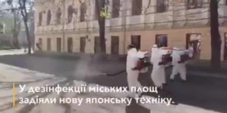 Аэрозольный туман: в Виннице дезинфицируют площади по новой японско... Аэрозольный туман: в Виннице дезинфицируют площади по новой японской технике (видео)