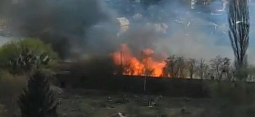 В центре Винницы подожгли камыш на берегу Южного Буга (ВИДЕО) В центре Винницы подожгли камыш на берегу Южного Буга (ВИДЕО)