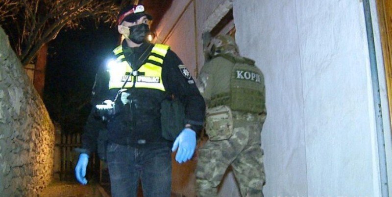 В Винницкой области мужчине, который стрелял в правоохранителей, из... В Винницкой области мужчине, который стрелял в правоохранителей, избрана мера пресечения