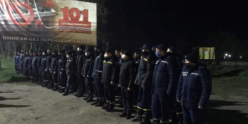 Ночью отряд винницких спасателей отправился на тушение пожара под П... Ночью отряд винницких спасателей отправился на тушение пожара под Припятью (фото)