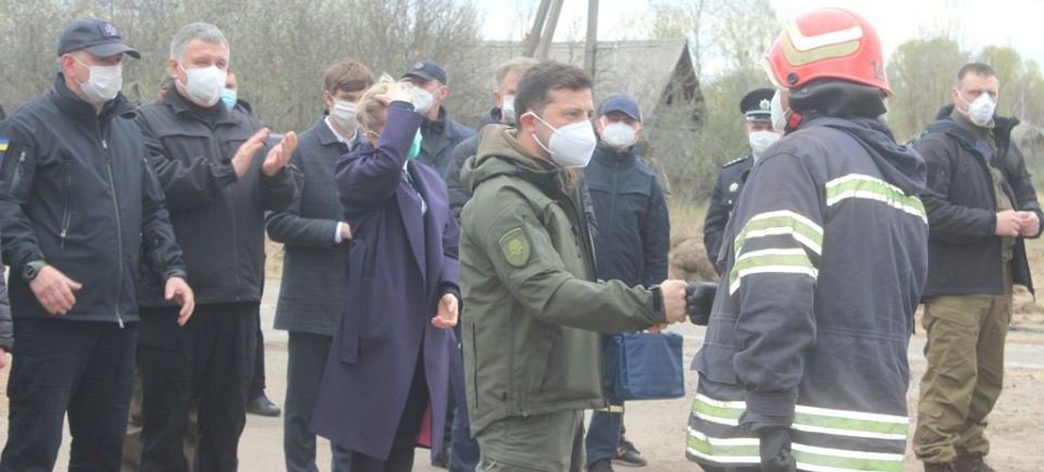 Зеленский наградил винницкого офицера-спасателя Зеленский наградил винницкого офицера-спасателя