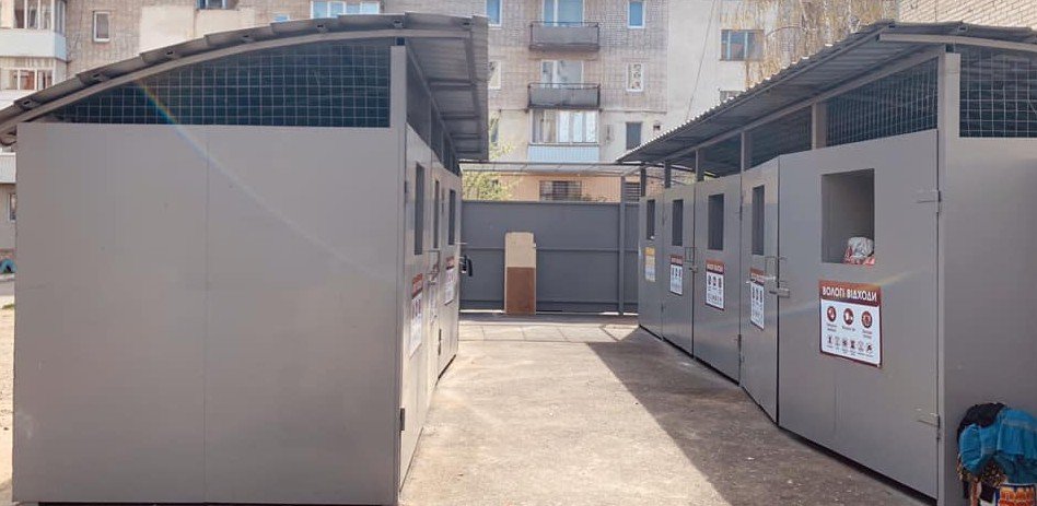 В Виннице на Тяжилове установили первую контейнерную площадку закры... В Виннице на Тяжилове установили первую контейнерную площадку закрытого типа. Фото. Видео