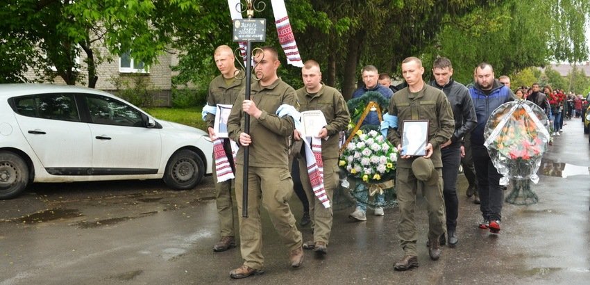 На Винниччине простились с погибшим солдатом Национальной гвардии (... На Винниччине простились с погибшим солдатом Национальной гвардии (фото)