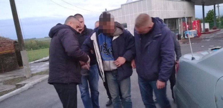 Задержали мужчину, который избил до смерти военного в Баре (Фото) Задержали мужчину, который избил до смерти военного в Баре (Фото)