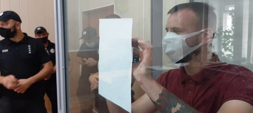 Суд отправил на круглосуточный домашний арест за избиение активиста... Суд отправил на круглосуточный домашний арест за избиение активиста партии Шария винницкого нацдружинника Вербецкого