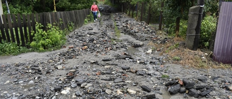 В Жмеринке ливнем размыло микрорайон В Жмеринке ливнем размыло микрорайон