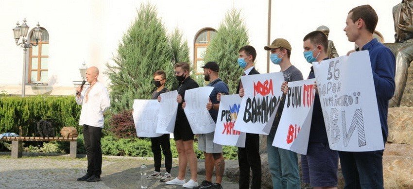 «Мы готовы, мы закаленные»: в Виннице состоялся митинг против «язык... «Мы готовы, мы закаленные»: в Виннице состоялся митинг против «языкового» законопроекта