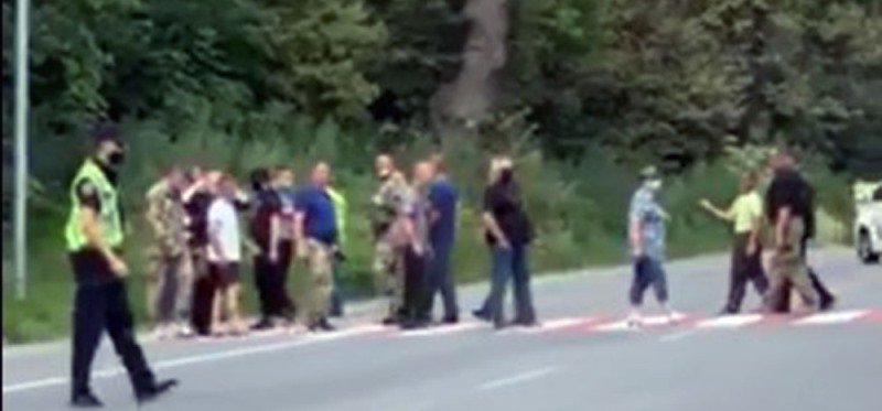 Под Винницей устроили протестную акцию АТОвцы (видео) Под Винницей устроили протестную акцию АТОвцы (видео)