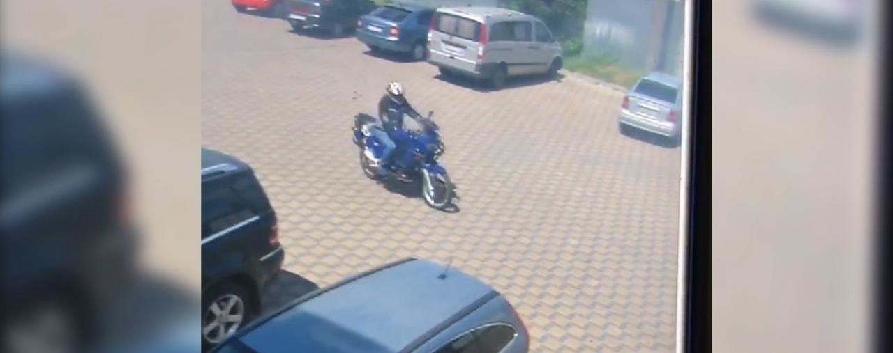 В Гайсине задержали мужчину, который «заминировал» молокозавод В Гайсине задержали мужчину, который «заминировал» молокозавод
