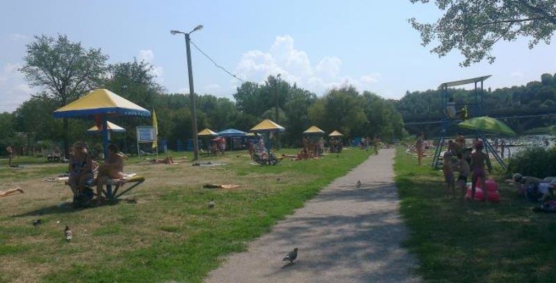 В Виннице на пляже «Химик» утонул молодой парень В Виннице на пляже «Химик» утонул молодой парень