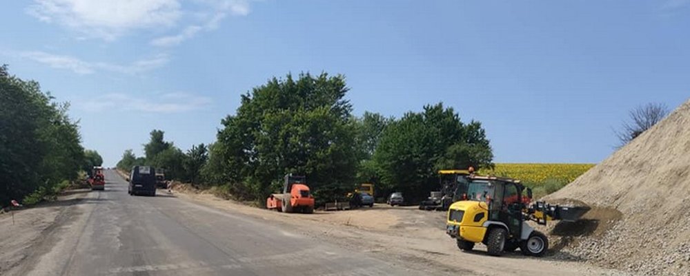 В Винницкой области ремонтируют автодорогу М-21 В Винницкой области ремонтируют автодорогу М-21