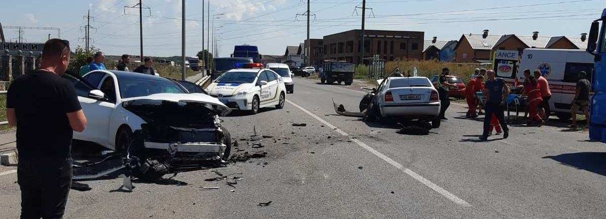 В Виннице столкнулись Mercedes и Skoda. Есть пострадавшие В Виннице столкнулись Mercedes и Skoda. Есть пострадавшие