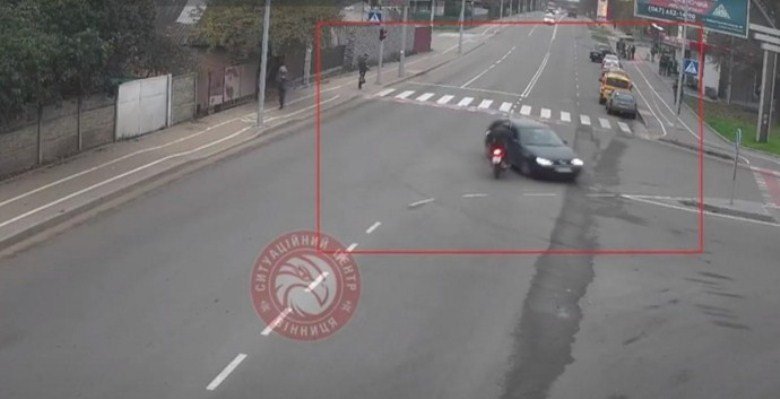 В Виннице мотоциклист попал под колеса автомобиля Volkswagen В Виннице мотоциклист попал под колеса автомобиля Volkswagen