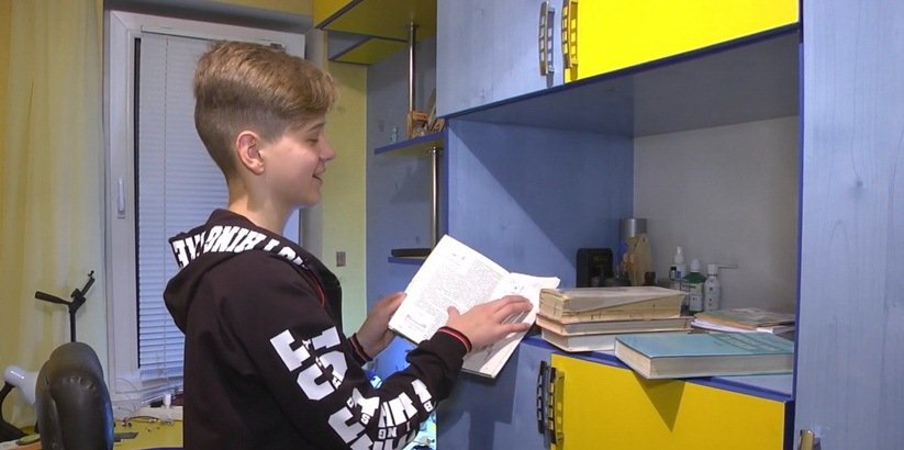 Юный разработчик: 15-летний винничанин изобрел устройство передачи... Юный разработчик: 15-летний винничанин изобрел устройство передачи звука через лазер. Видео