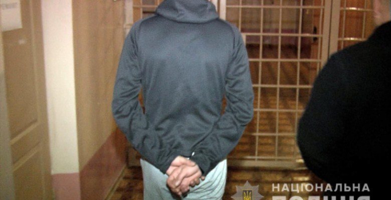 В Виннице задержали 20-летнего гастролера из Сумщины, который "разв... В Виннице задержали 20-летнего гастролера из Сумщины, который "развел" пенсионерок на 120 тыс. грн