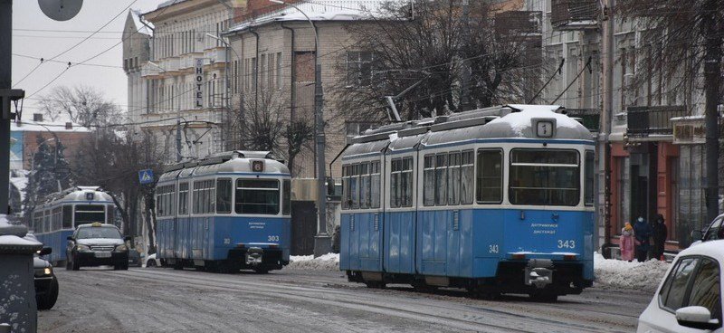 В Виннице на мосту столкнулись троллейбус и два авто - в центре образовались пробки. Фото