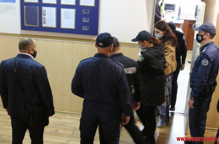 Жінка, яка збила дитину у Вінниці, вийшла з під варти Жінка, яка збила дитину у Вінниці, вийшла з під варти