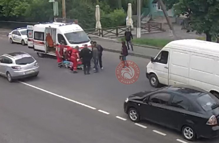 На Тяжилові Volkswagen збив чоловіка, який раптово вибіг на дорогу