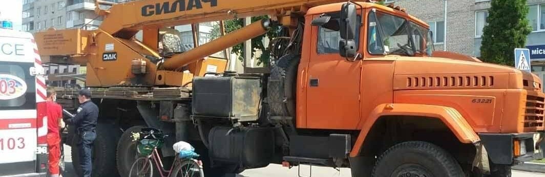 Вінничaнкa зaгинулa під колесaми вaнтaжівки 