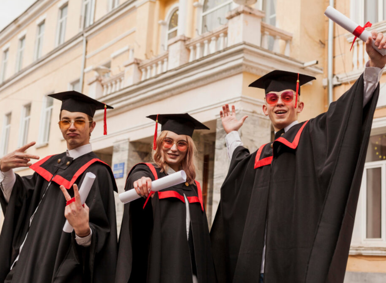 Поступление за границу для студентов: академический маршрут, документы и финансирование