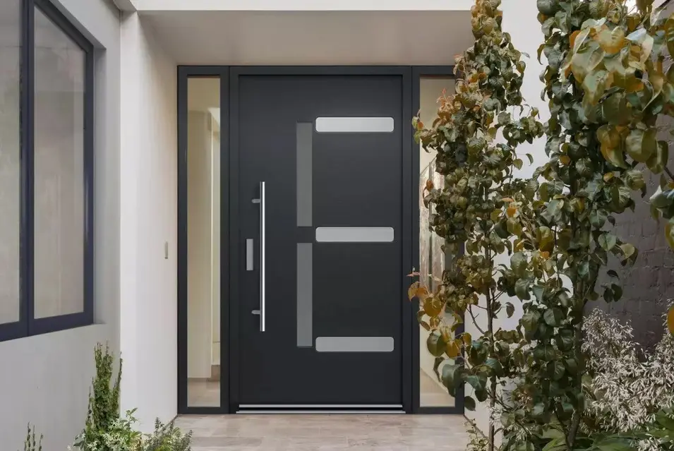 Входная дверь REHAU