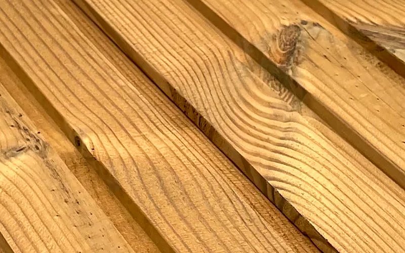 Вертикальне укладання профілю EnduroT 26×138 мм фасадна панель з термососни NovaWood EnduroT