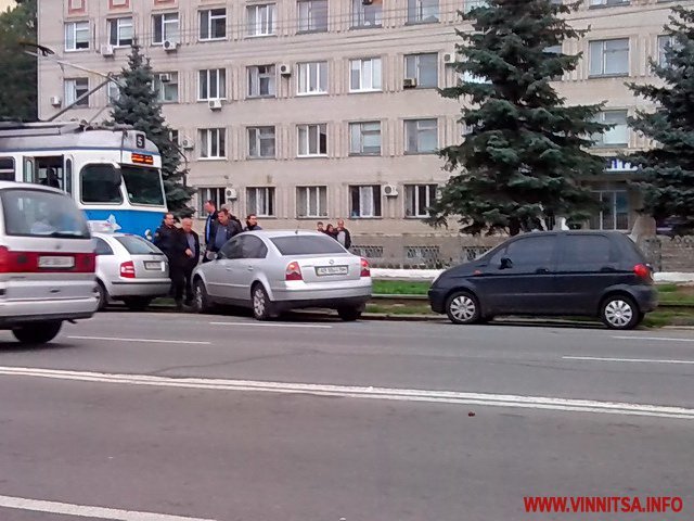 зупинив трамвай1